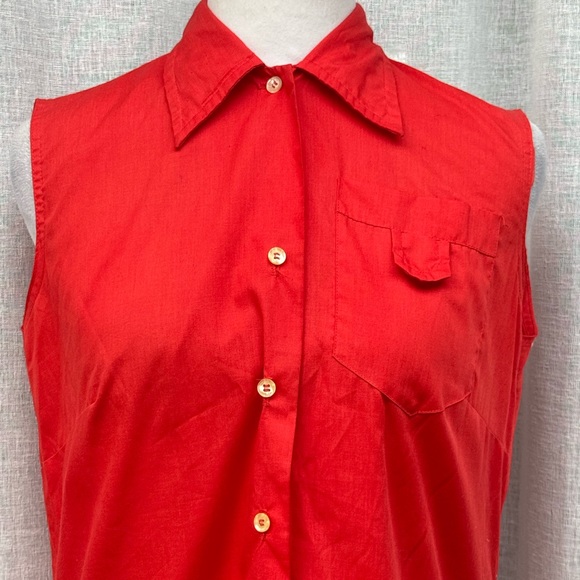 Ship’n Shore red sleeveless button down blouse - Picture 4 of 12